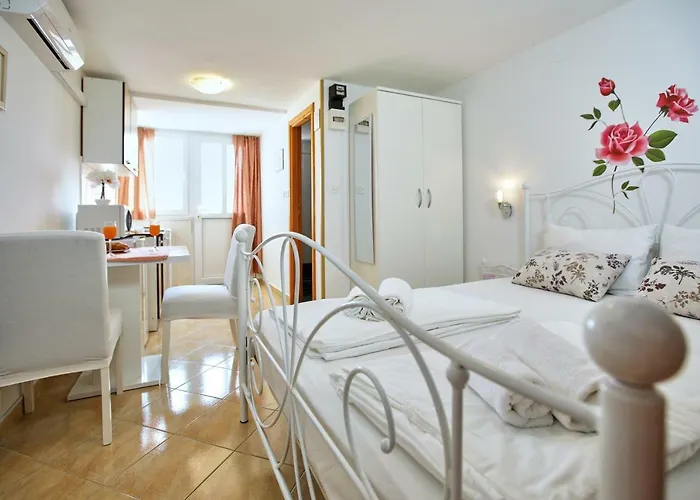 Studio Kristic, Cozy Studio With A Terrace
