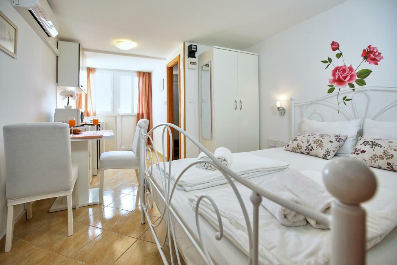 Kristic, Cozy With A Terrace Apartment Dubrovnik