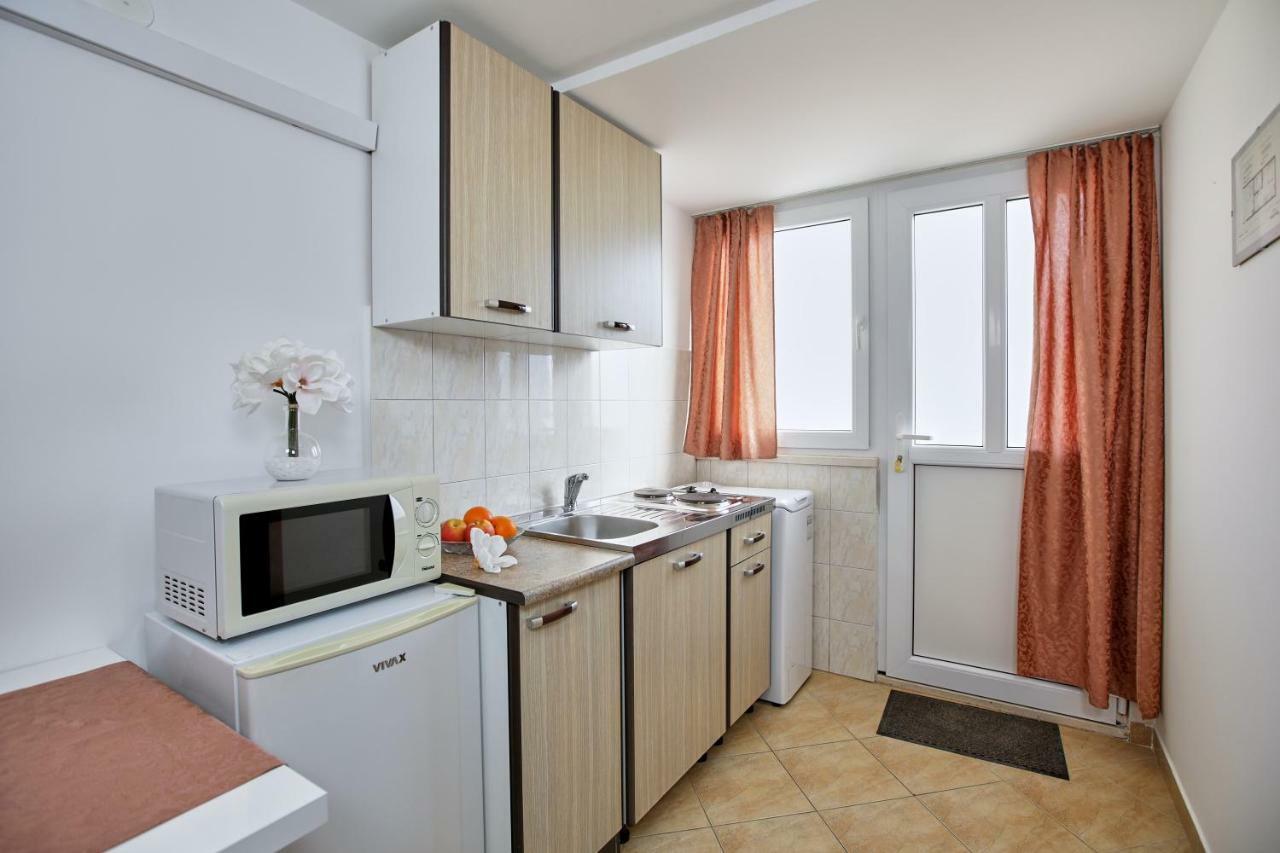 Kristic, Cozy With A Terrace *