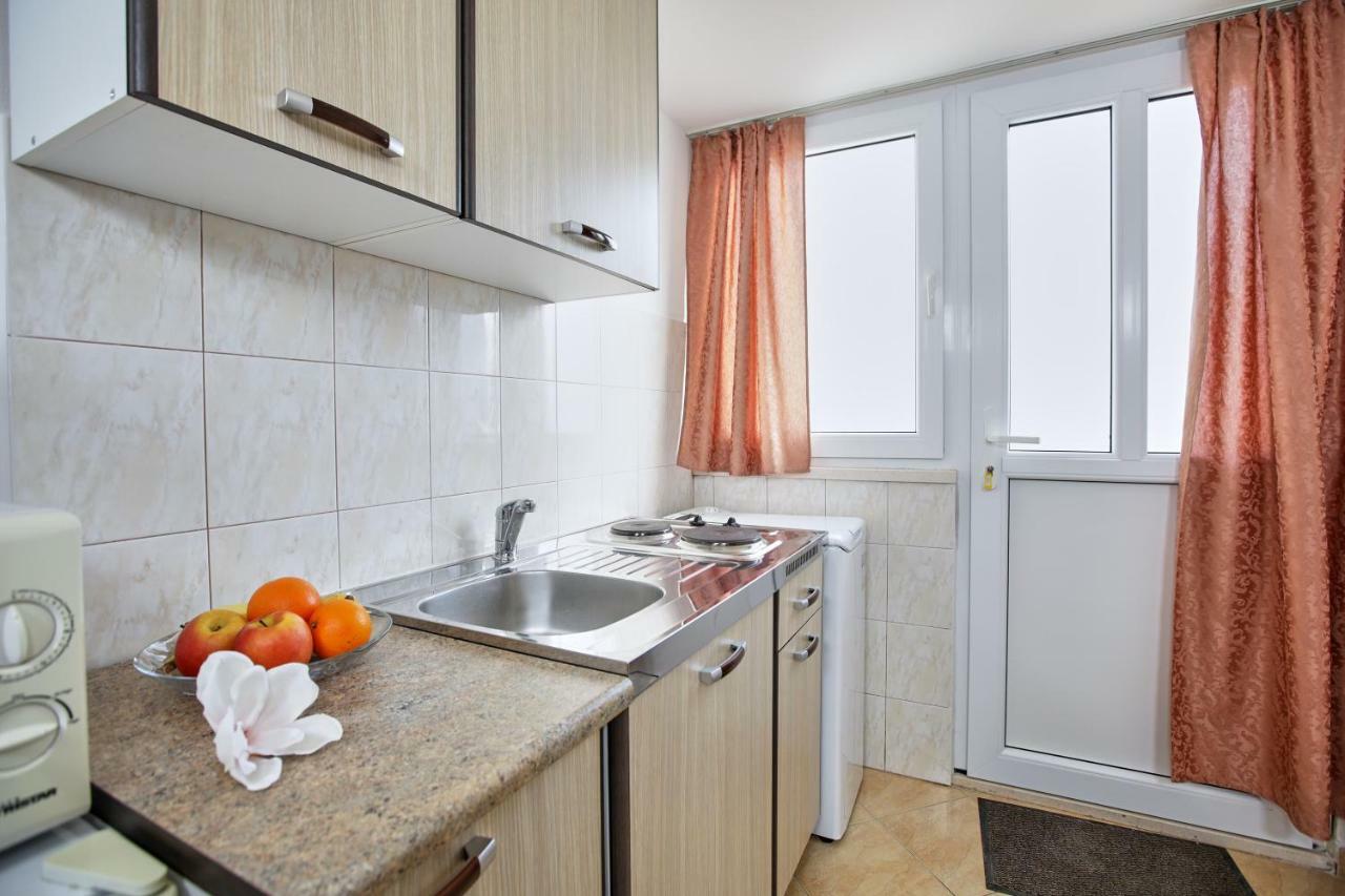 Kristic, Cozy With A Terrace Apartment *